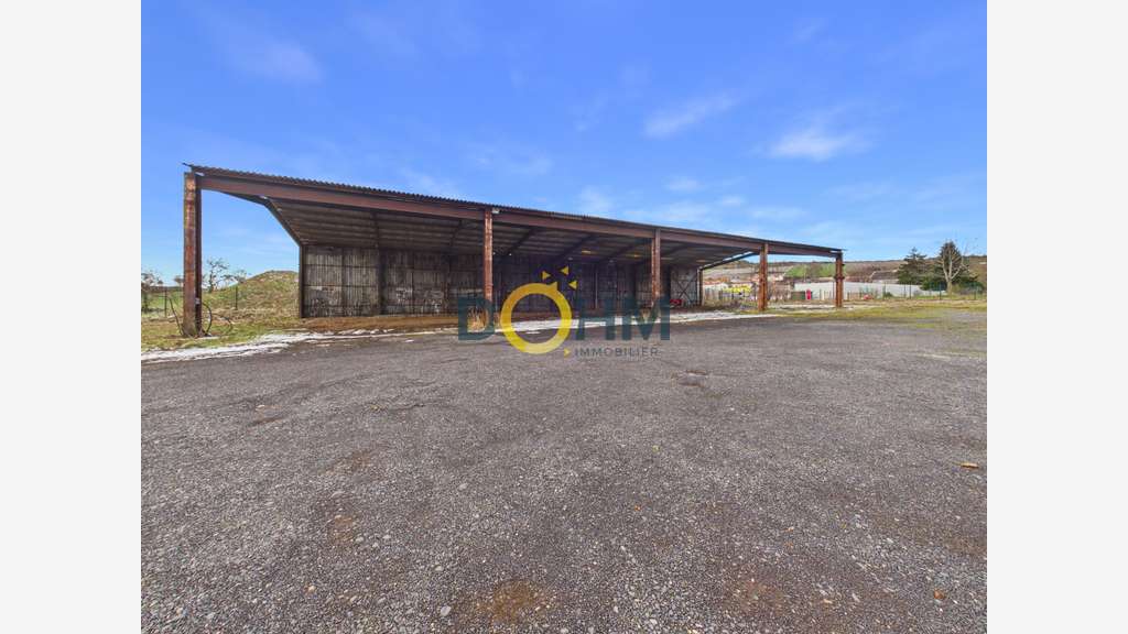 A vendre local industriel de 1670m² à Carport