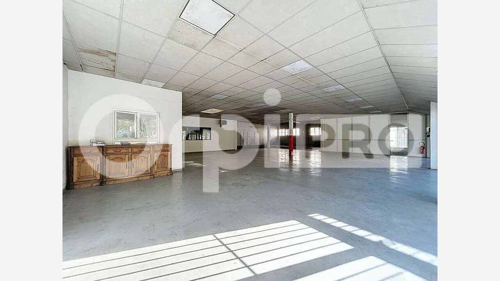 Entrepôt 1050m² à vendre proche grands axes Creil