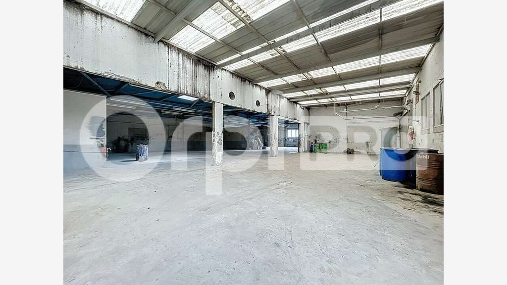 Entrepôt 1050m² à vendre proche grands axes Creil