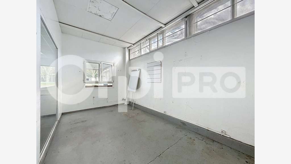 Entrepôt 1050m² à vendre proche grands axes Creil