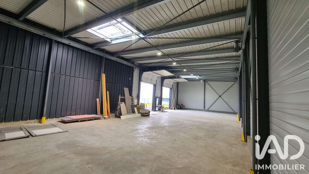 AV local activité 694m² bon état général à Creil