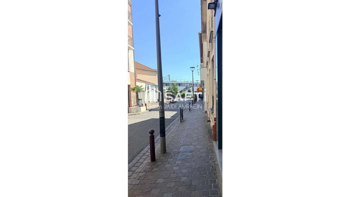 Visibilité optimale à deux pas de la gare RER E