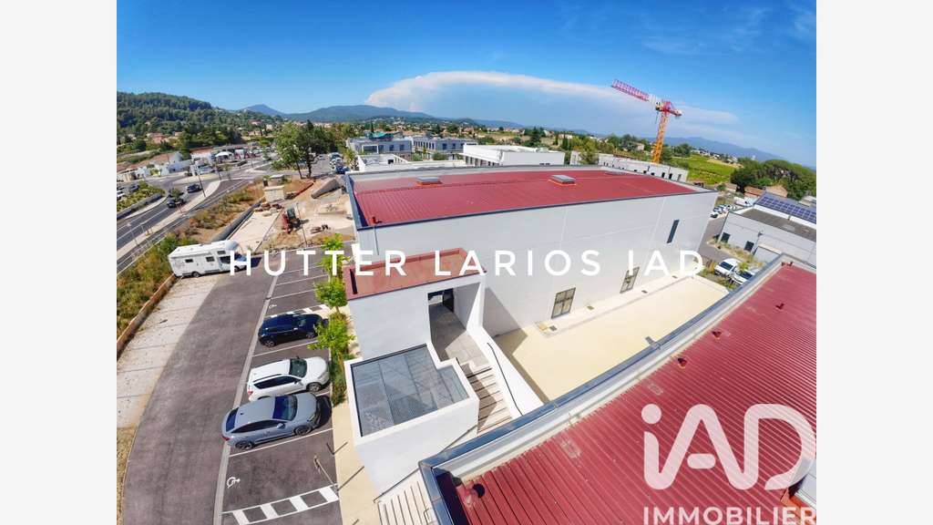 Vente local commercial 560m² à Cuers