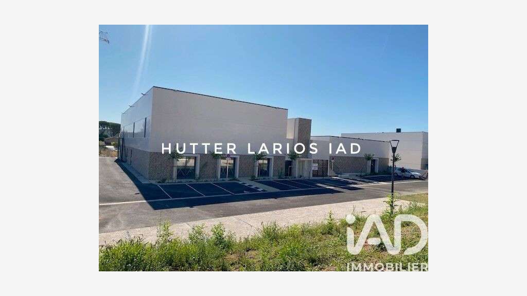 Vente local commercial 560m² à Cuers