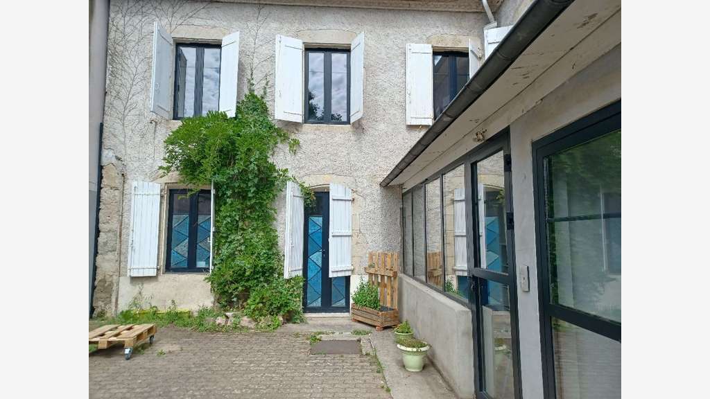 AV local d'activité 100m² emplacement idéal Cusset