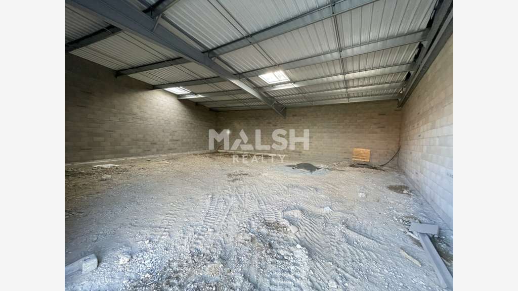 A louer ou à vendre local 239m² pôle moto Dardilly