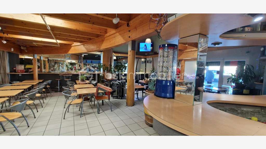 Local commercial loué de 396m² à vendre à Dax
