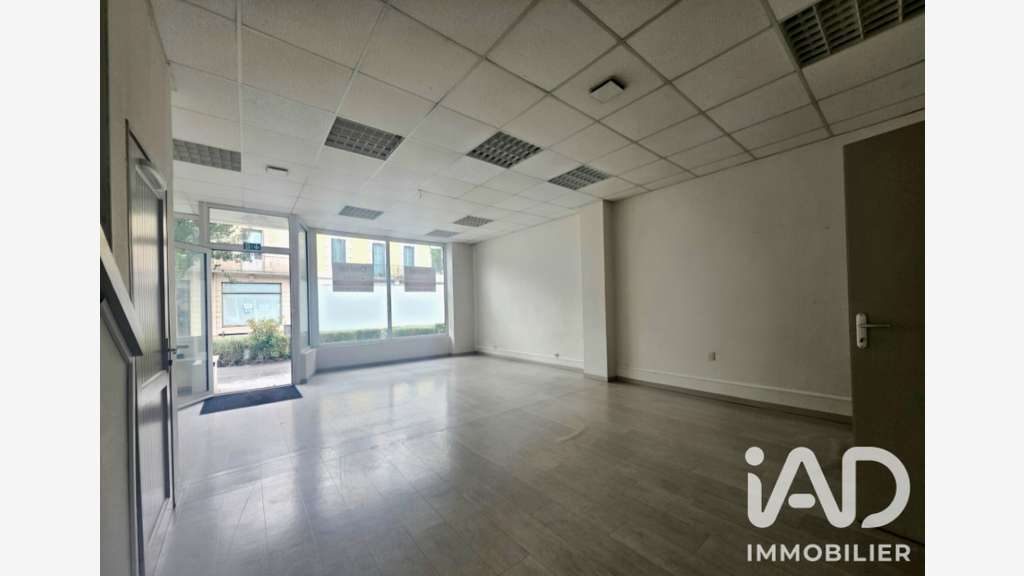 Vente local commercial 90m² belle visibilité à Dax