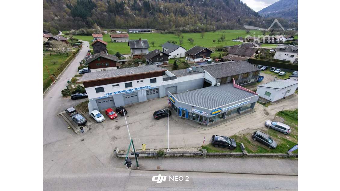 A VENDRE LOCAL D'ACTIVITE 770 M2 / 2572 M2 LA ROCH