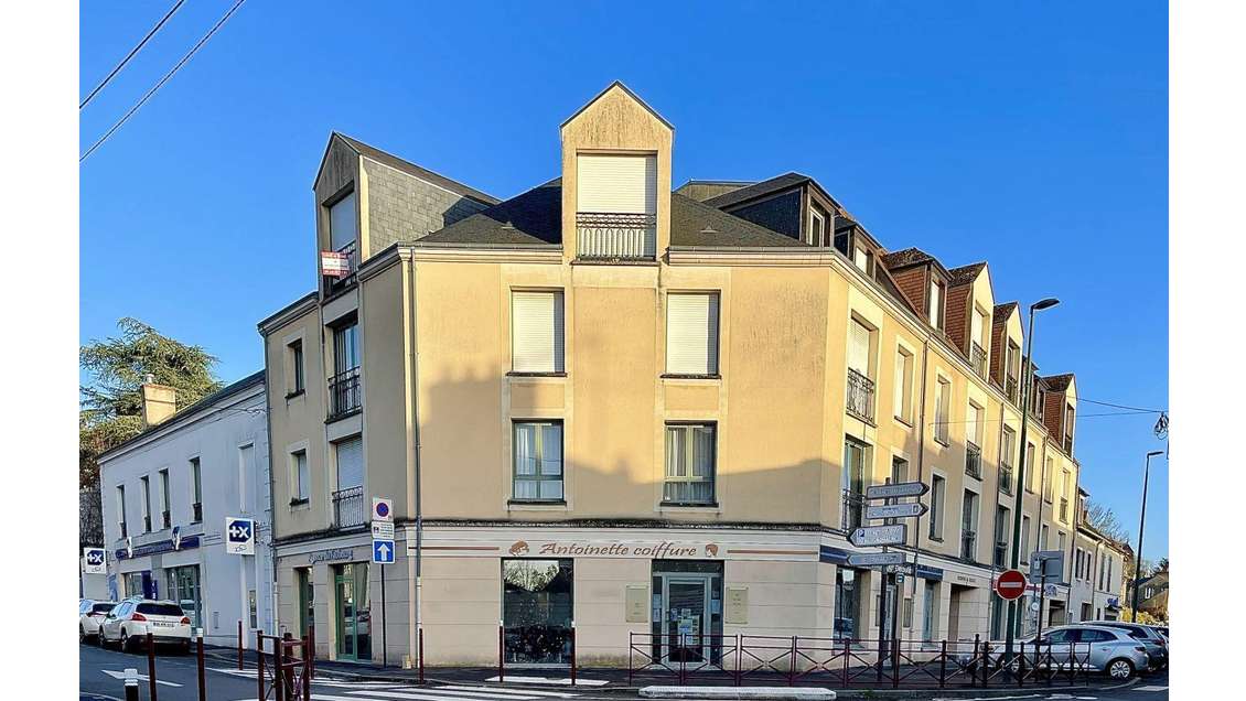 Vente murs commerciaux 160m² centre ville Dourdan