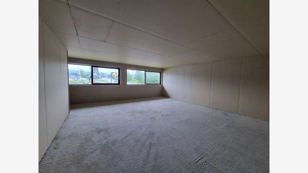 A louer local commercial 120m² empl strat Douvaine