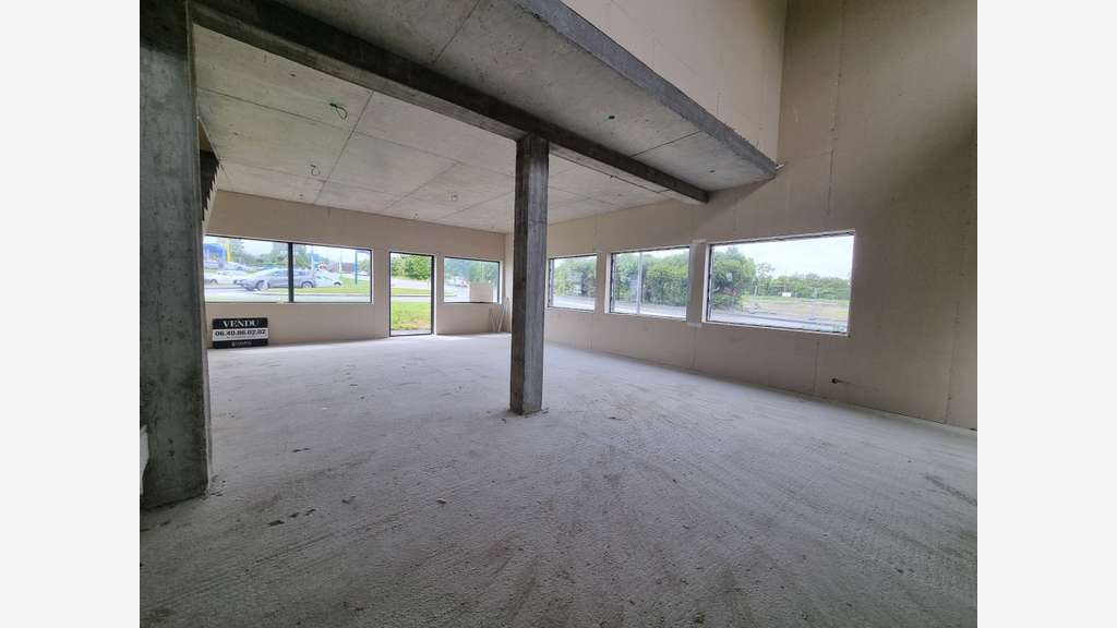 A louer local commercial 120m² empl strat Douvaine
