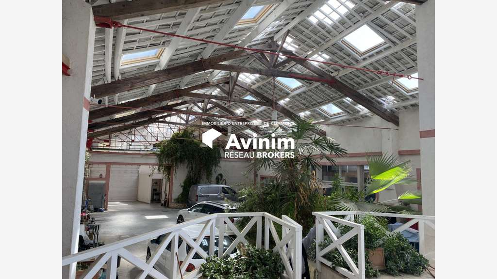 A vendre local 750m² en plein centre de Draguignan