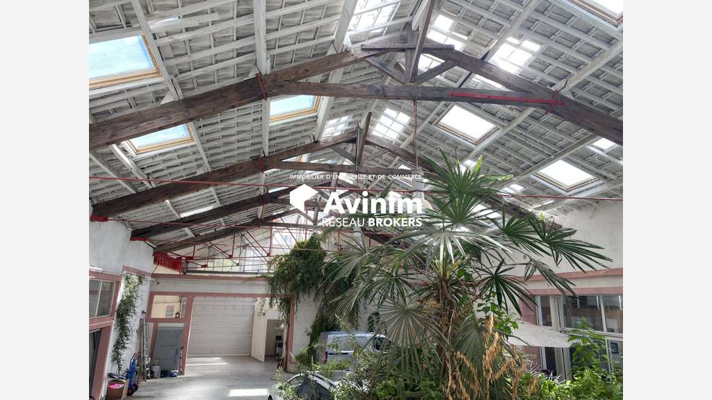 A vendre local 750m² en plein centre de Draguignan