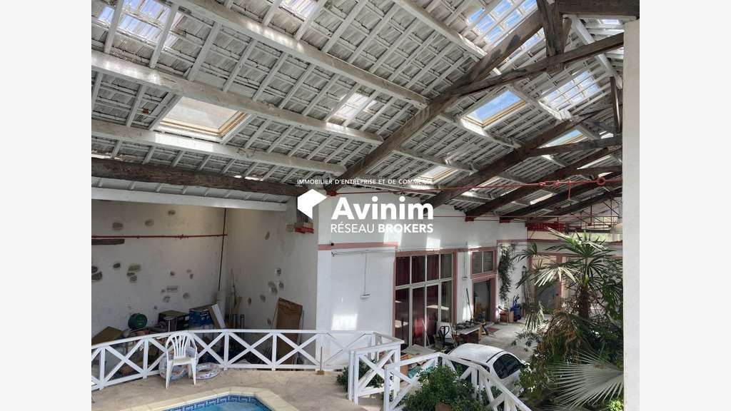 A vendre local 750m² en plein centre de Draguignan