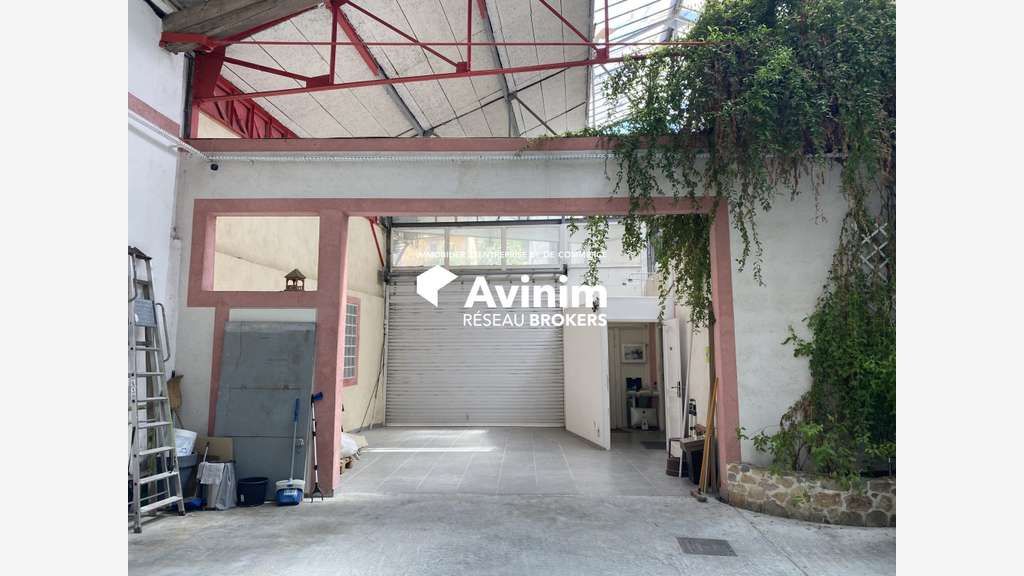 A vendre local 750m² en plein centre de Draguignan