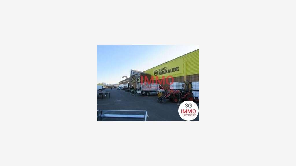 AV local commercial 3000m² en zone ind à Échiré