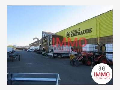 AV local commercial 3000m² en zone ind à Échiré