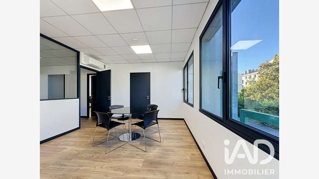 Vente local commercial 146m² à Écully hyper centre