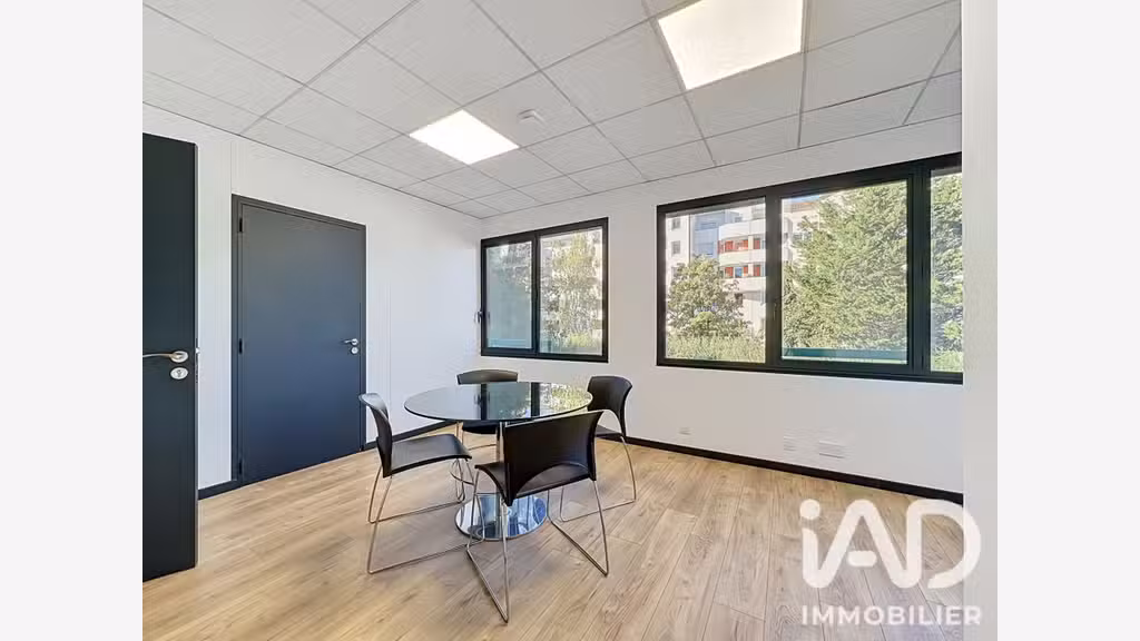 Vente local commercial 146m² à Écully hyper centre