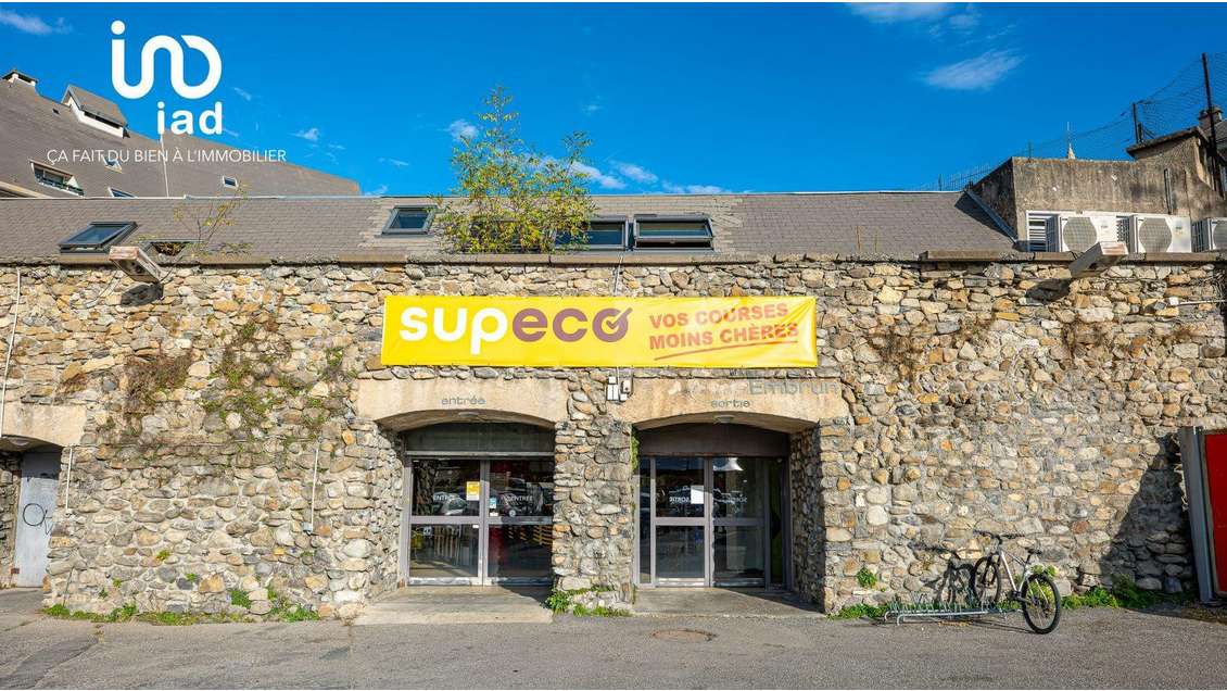 Vente murs commerciaux 1 900m²  au pied d'Embrun