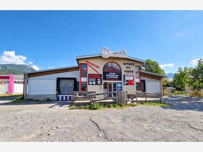 AV murs commerciaux et industriels de 485m² Embrun