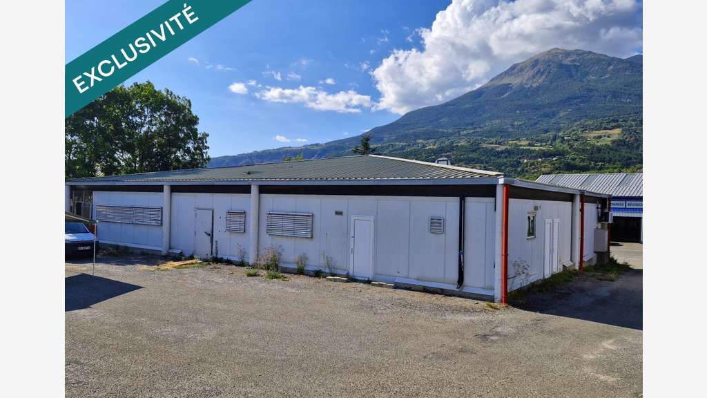 AV murs commerciaux et industriels de 485m² Embrun