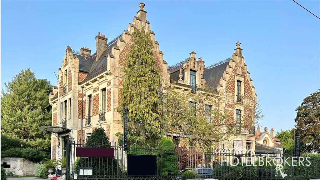 Vente murs de manoir-hôtel en centre ville Épinal