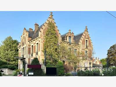 Vente murs de manoir-hôtel en centre ville Épinal