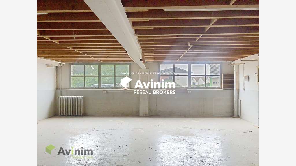 Locaux d'activités 1068m² terrain 4110m² à Épinal