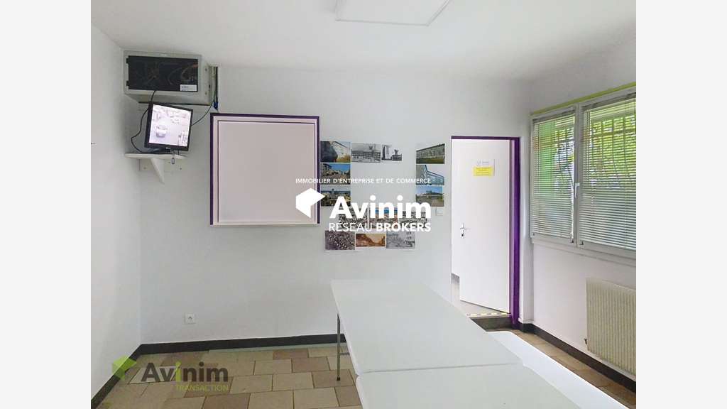 Locaux d'activités 1068m² terrain 4110m² à Épinal