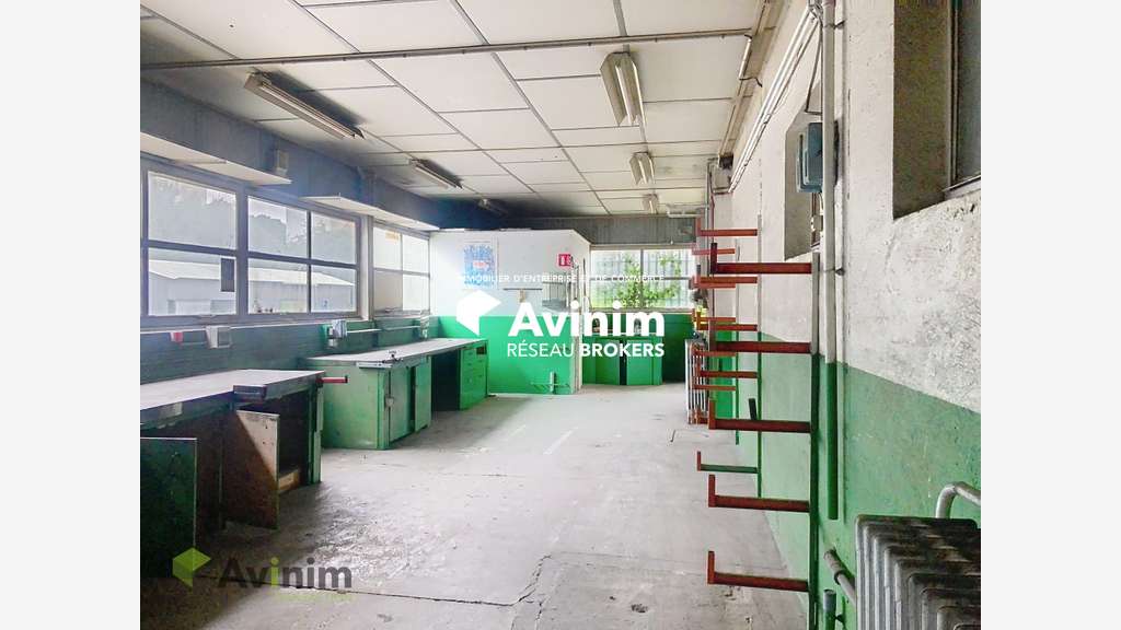 Locaux d'activités 1068m² terrain 4110m² à Épinal