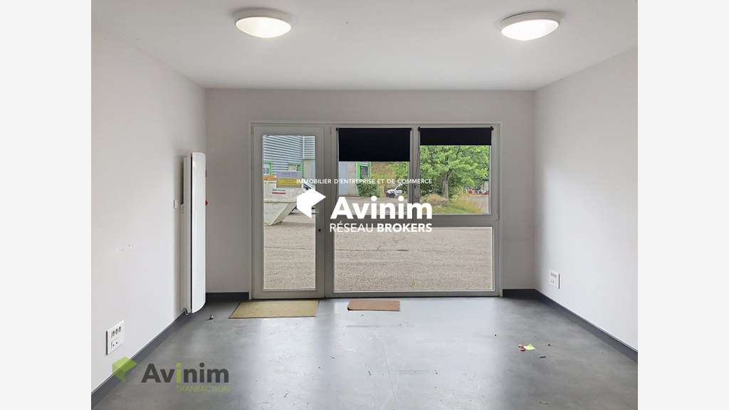 Locaux d'activités 1068m² terrain 4110m² à Épinal