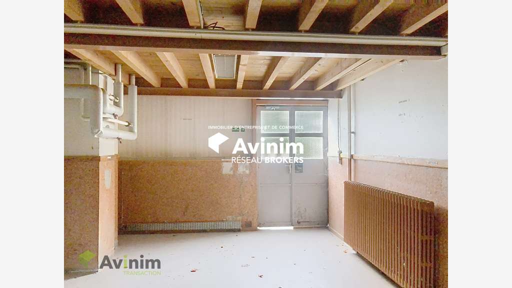 Locaux d'activités 1068m² terrain 4110m² à Épinal