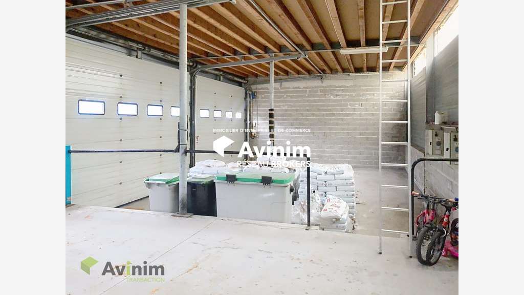 Locaux d'activités 1068m² terrain 4110m² à Épinal