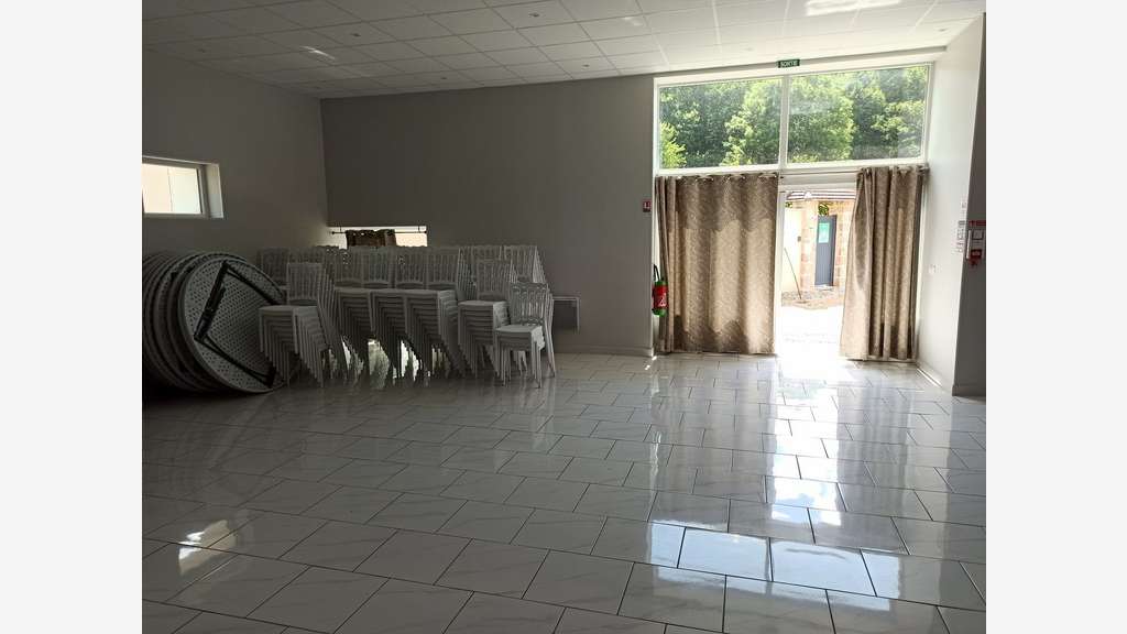 Grange Rénovée pour Salle de reception / r