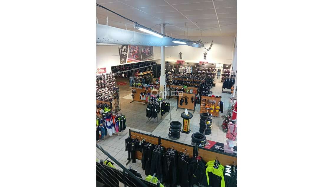 Vente local 1000m² emplacement prémium à Fontaine 