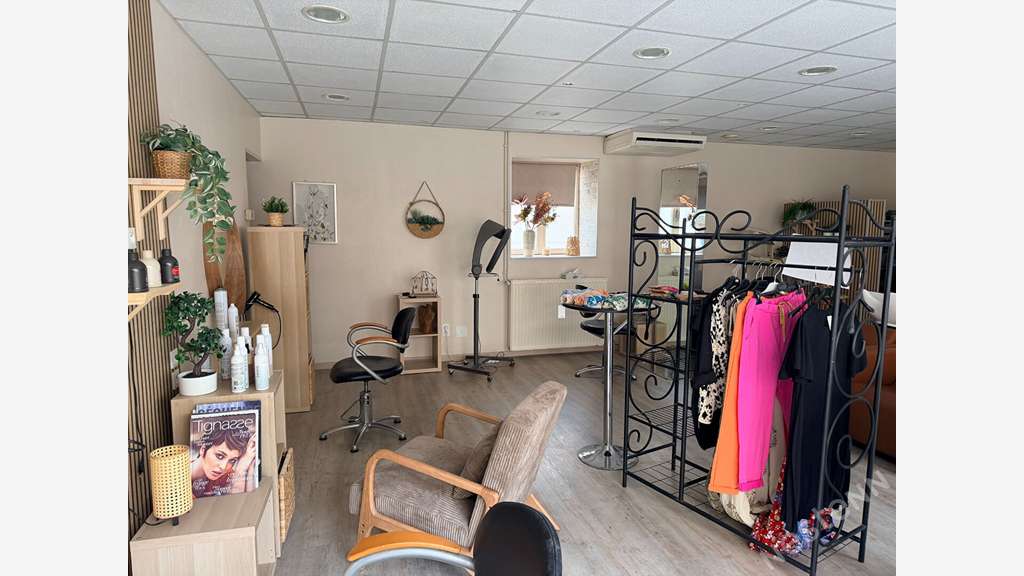 Local commercial à vendre au centre de Fontaines