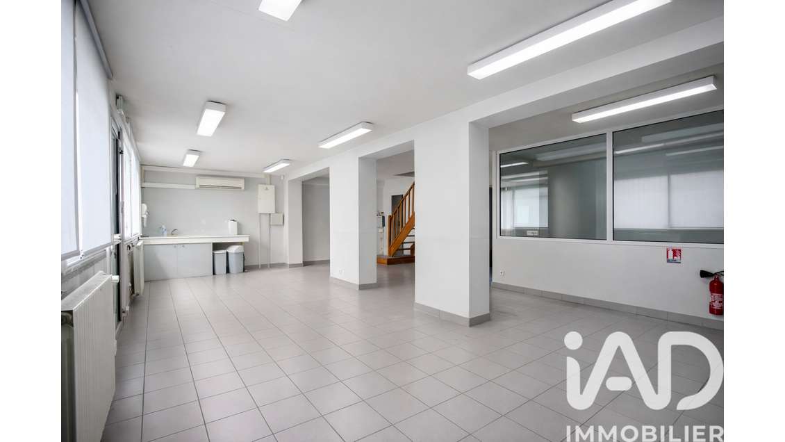 Local commercial à Fosses