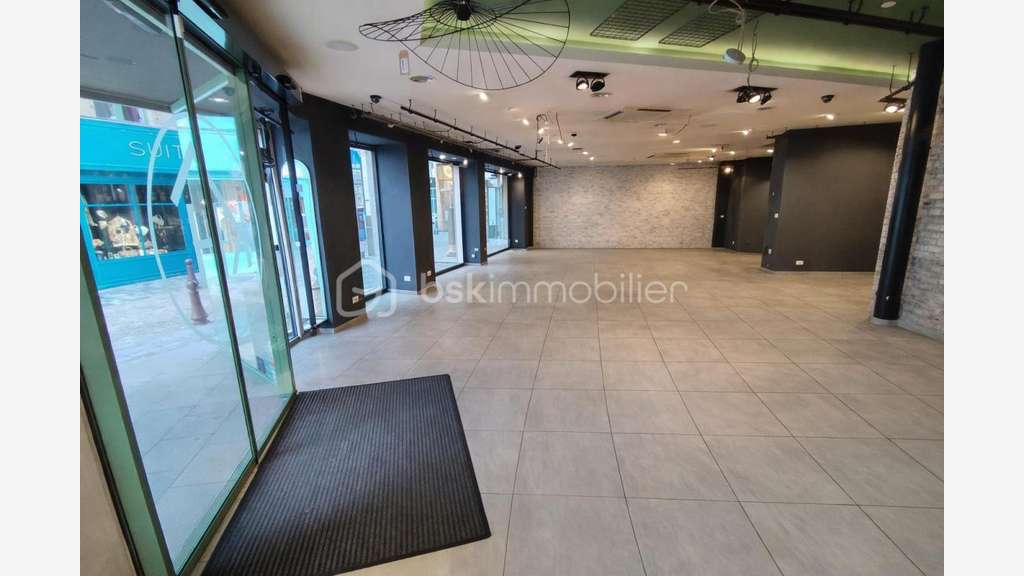 A vendre murs commerciaux de 263m² à Fougères