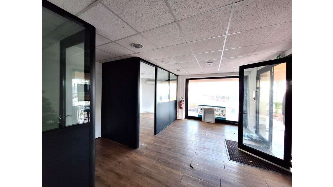 AV local commercial 42m² en bord de mer à Fréjus