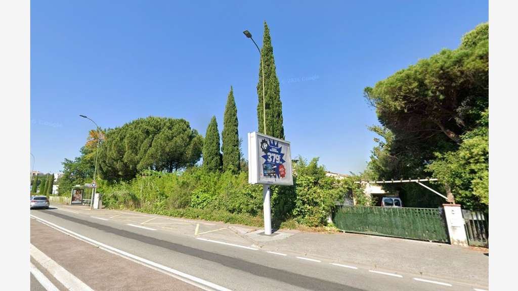 Fréjus, Emplacement n°1 local commercial 160 m2