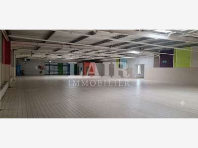 Vente local 1060m² + parking à Fresnay-sur-Sarthe 