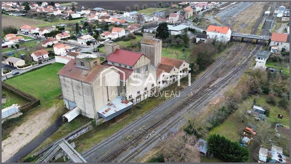 Local commercial 2000m² empl stratégique à Gannat