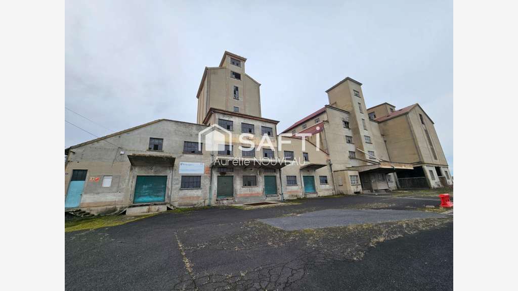 Local commercial 2000m² empl stratégique à Gannat