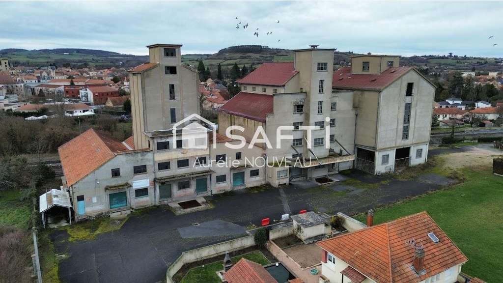 Local commercial 2000m² empl stratégique à Gannat