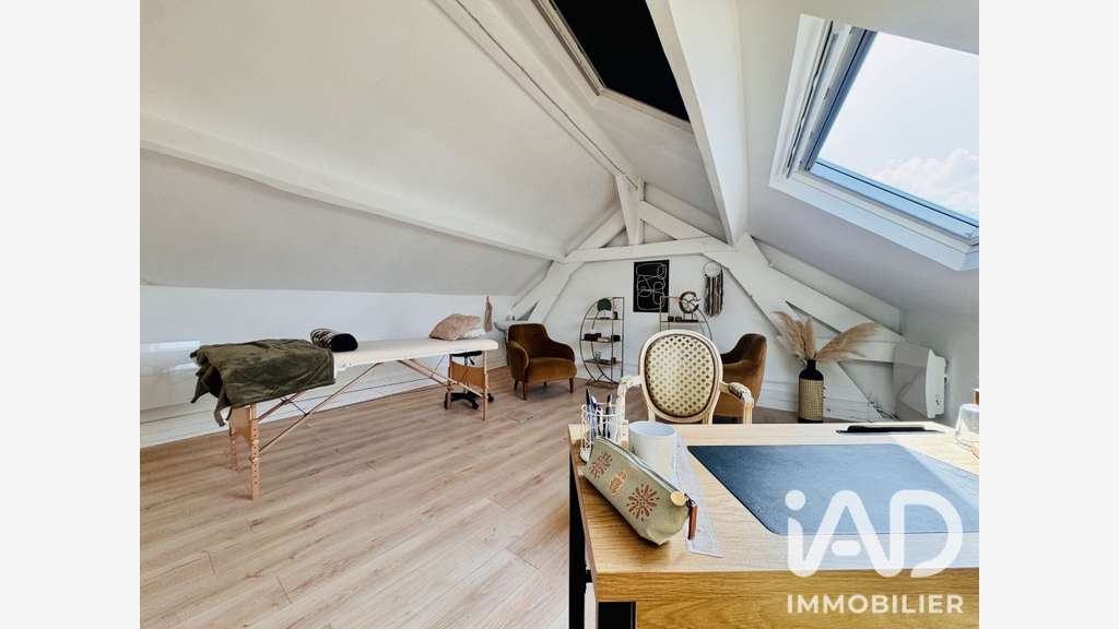 Vente local commercial de 148m² à Garancières