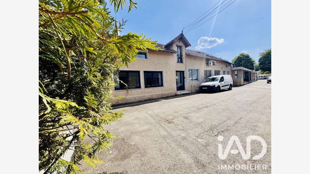 Vente local commercial de 148m² à Garancières