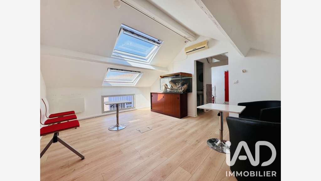 Vente local commercial de 148m² à Garancières