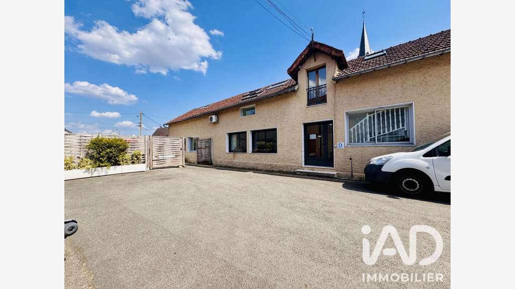 Vente local commercial de 148m² à Garancières